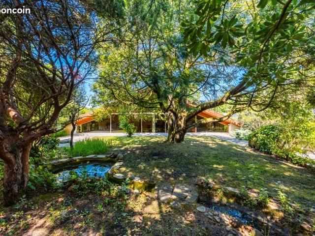 Villa 7 pièces 227 m²