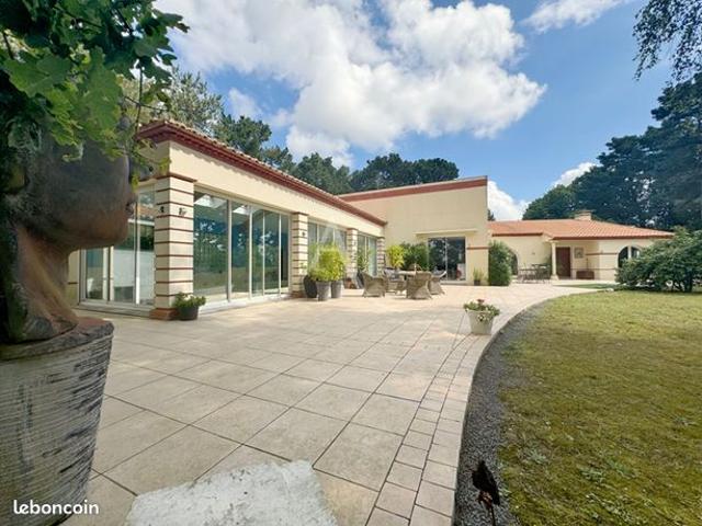 Villa 7 pièces 228 m²