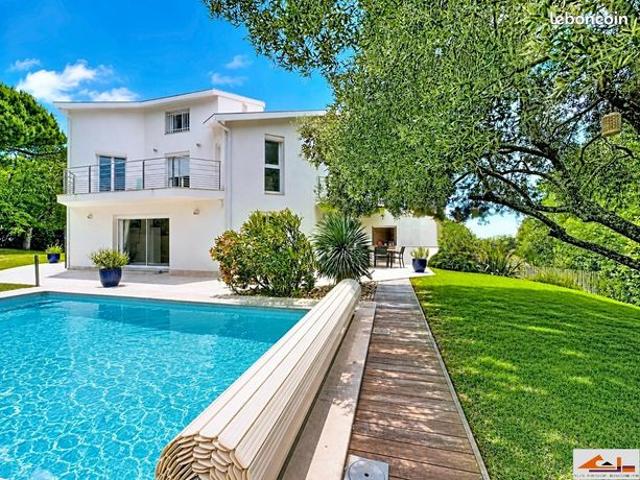 Villa 7 pièces 228 m²