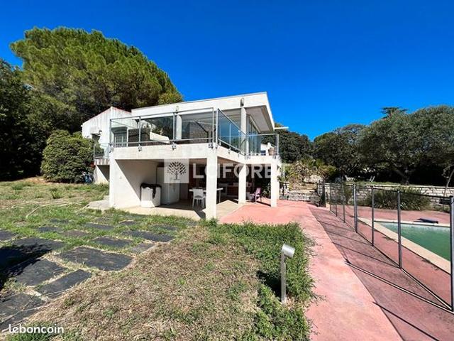 Villa 7 pièces 228 m²