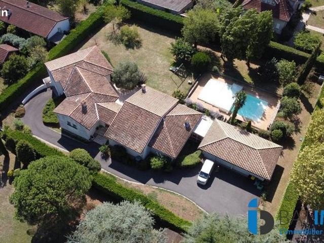 Villa 7 pièces 230 m²
