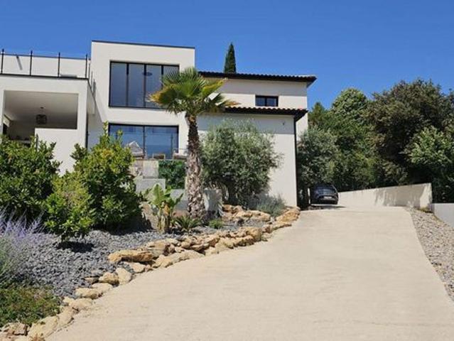 Villa 7 pièces 230 m²