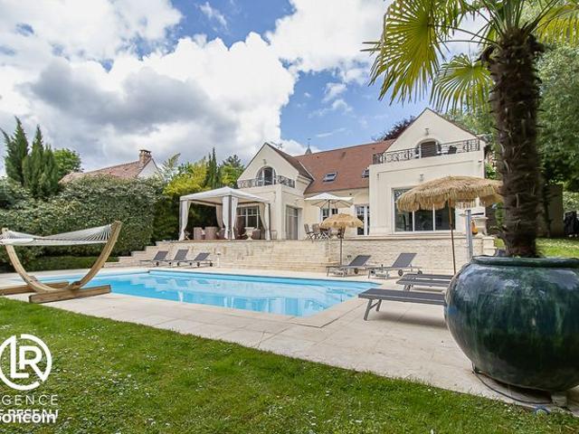 Villa 7 pièces 230 m²