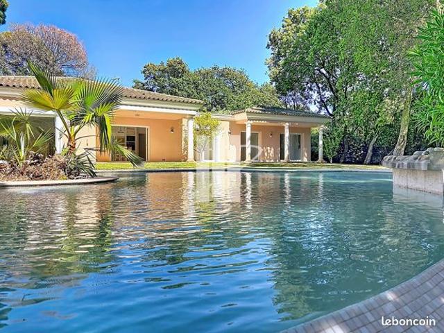 Villa 7 pièces 230 m²