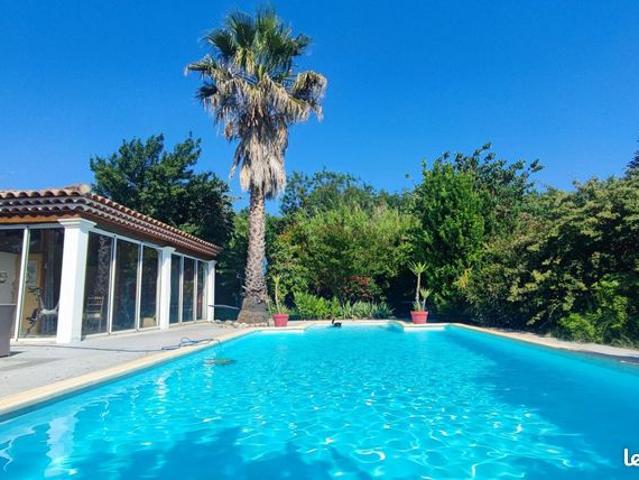 Villa 7 pièces 230 m²