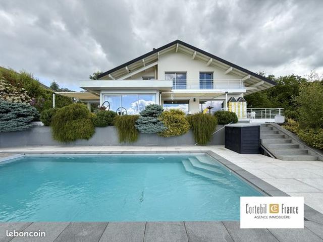 Villa 7 pièces 230 m²