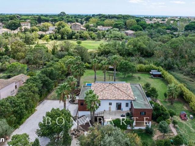Villa 7 pièces 230 m²