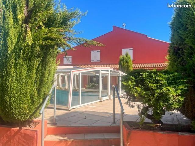 Villa 7 pièces 230 m²