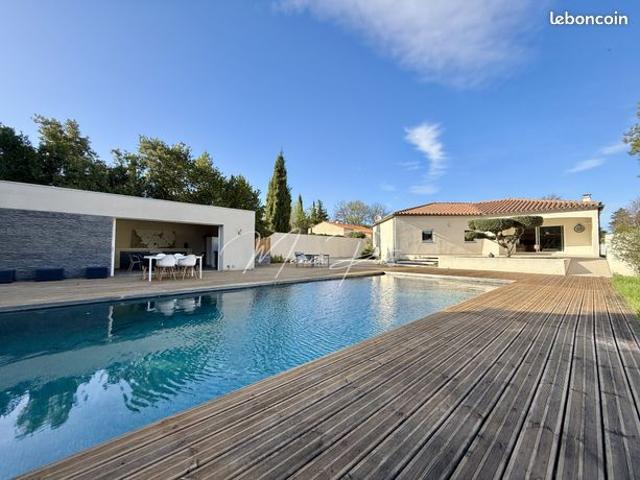 Villa 7 pièces 230 m²