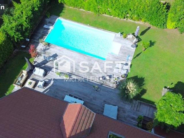 Villa 7 pièces 230 m²