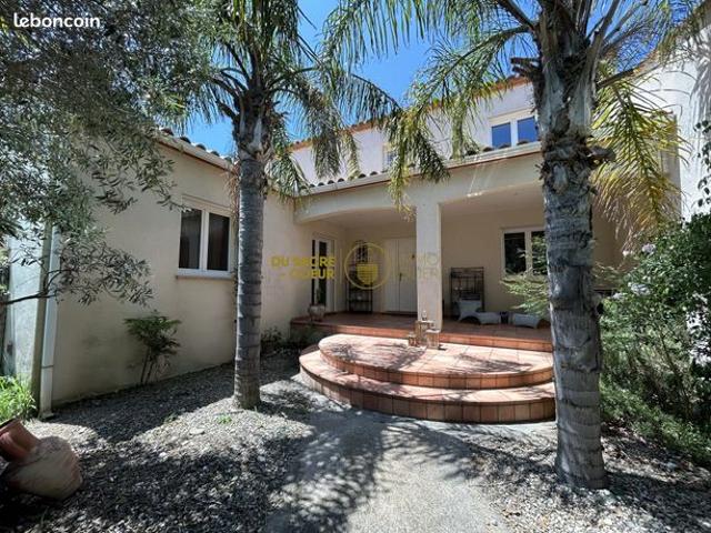 Villa 7 pièces 230 m²