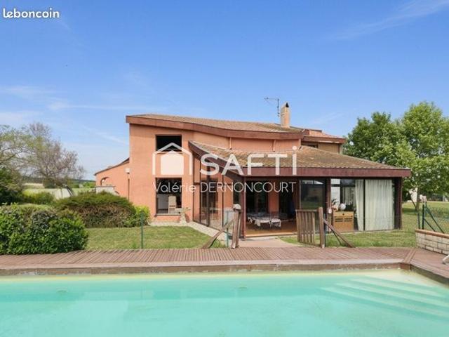 Villa 7 pièces 230 m²