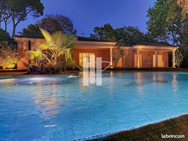 Villa 7 pièces 230 m²