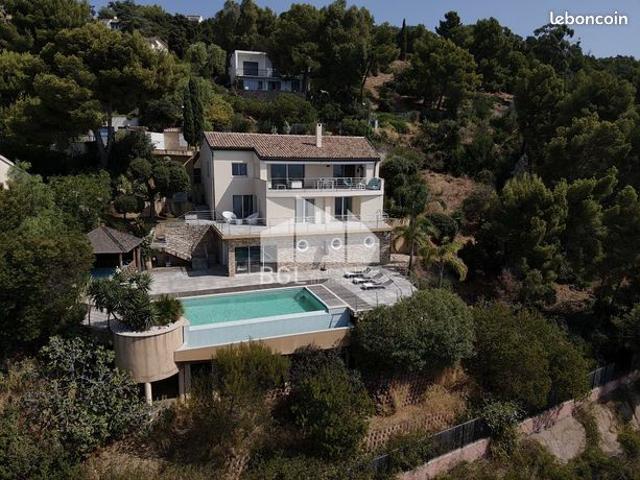 Villa 7 pièces 230 m²