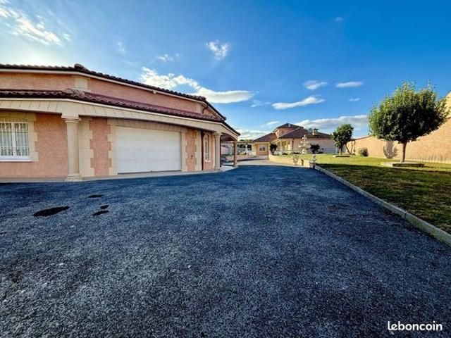 Villa 7 pièces 230 m²