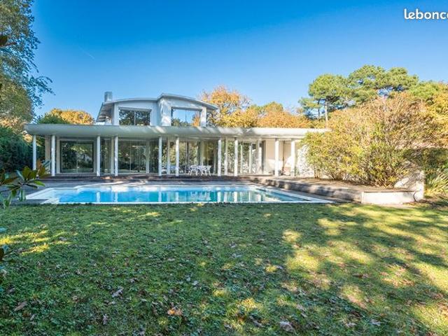 Villa 7 pièces 231 m²