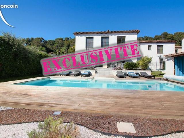 Villa 7 pièces 231 m²