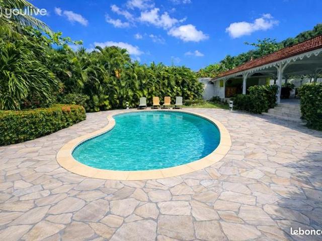 Villa 7 pièces 231 m²