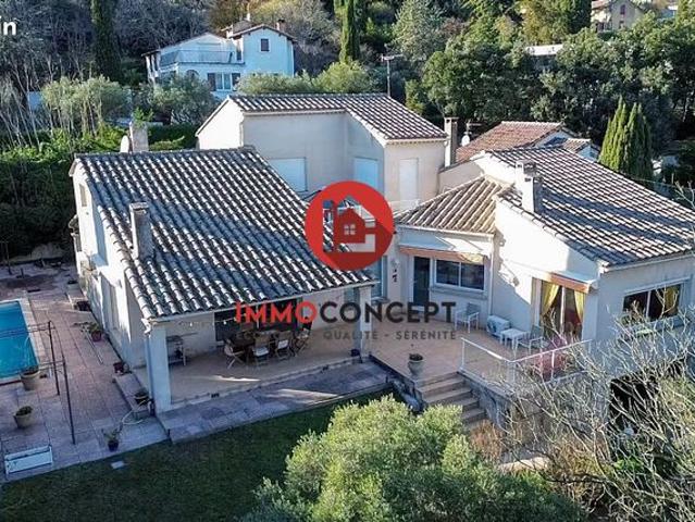 Villa 7 pièces 232 m²