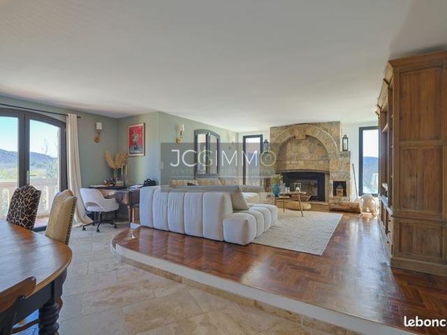 Villa 7 pièces 232 m²