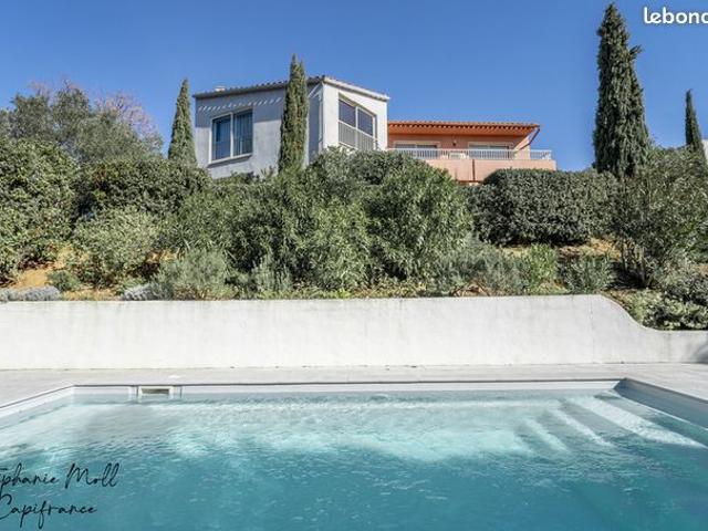 Villa 7 pièces 232 m²