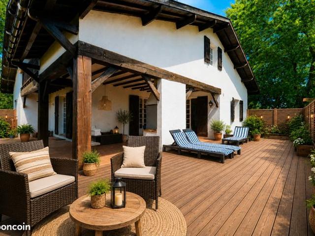 Villa 7 pièces 233 m²