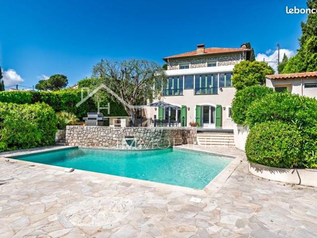 Villa 7 pièces 233 m²