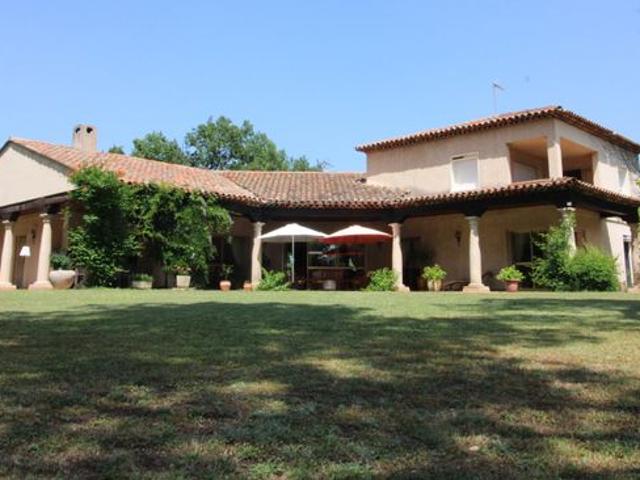 Villa 7 pièces 233 m²