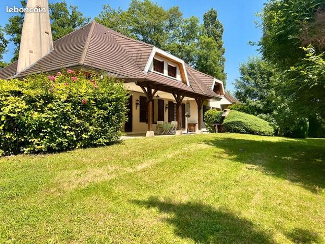 Villa 7 pièces 234 m²