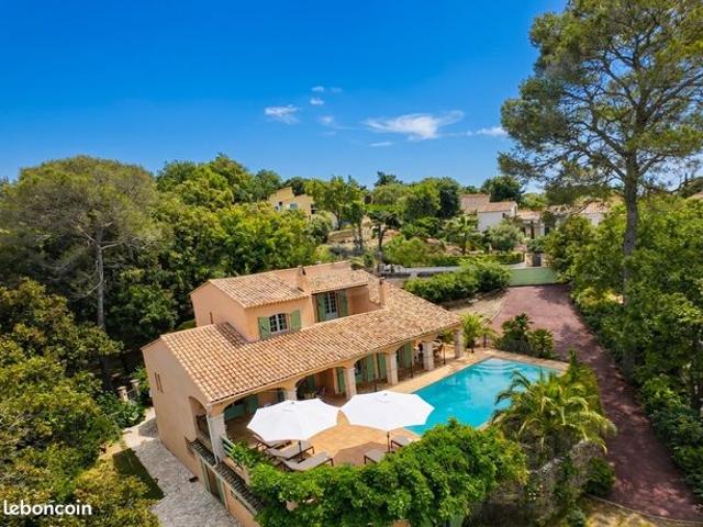 Villa 7 pièces 235 m²