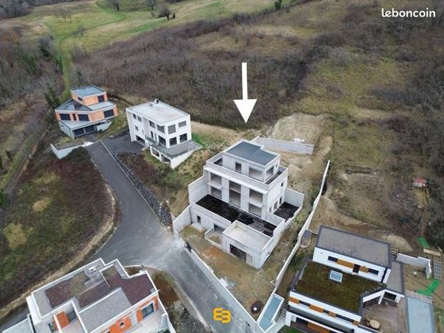Villa 7 pièces 235 m²