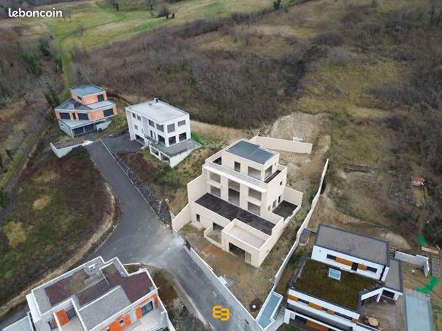 Villa 7 pièces 235 m²
