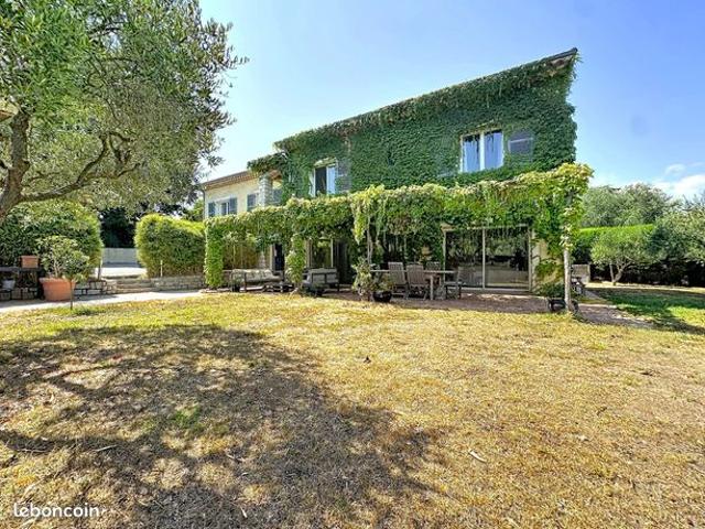 Villa 7 pièces 235 m²