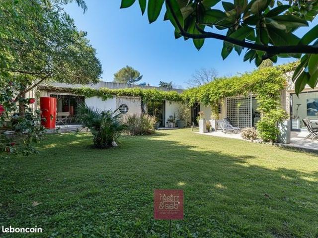 Villa 7 pièces 236 m²