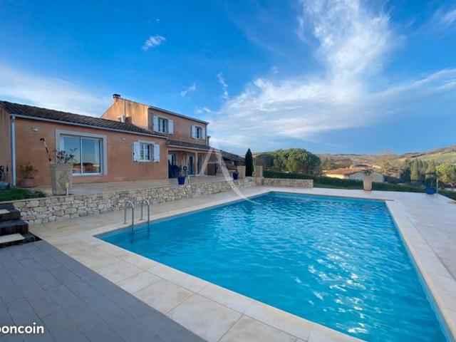 Villa 7 pièces 236 m²