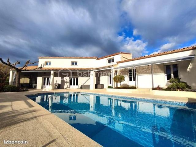 Villa 7 pièces 236 m²