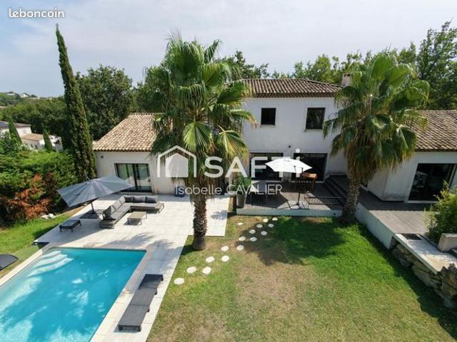 Villa 7 pièces 236 m²