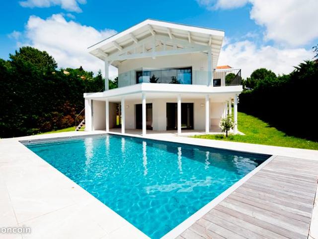 Villa 7 pièces 238 m²