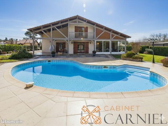 Villa 7 pièces 238 m²
