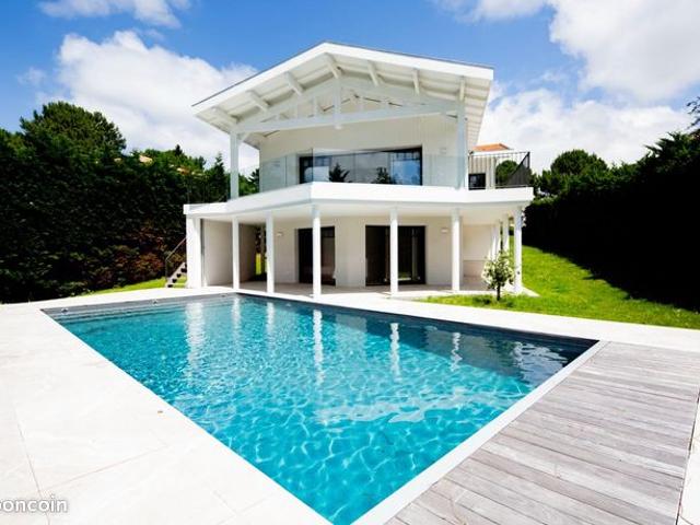 Villa 7 pièces 238 m²