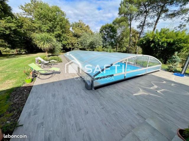 Villa 7 pièces 239 m²