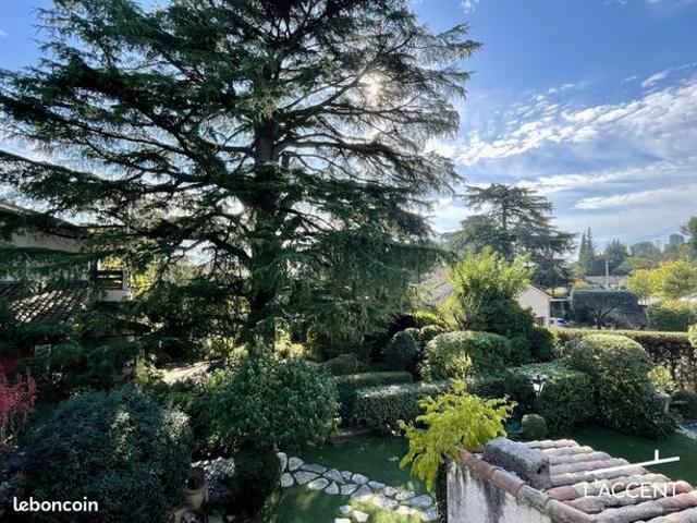 Villa 7 pièces 239 m²