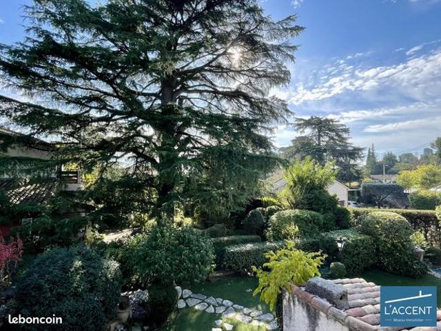 Villa 7 pièces 239 m²