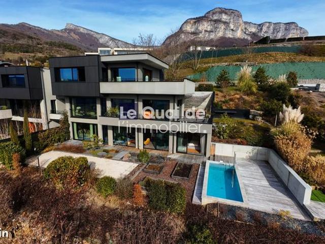 Villa 7 pièces 239 m²