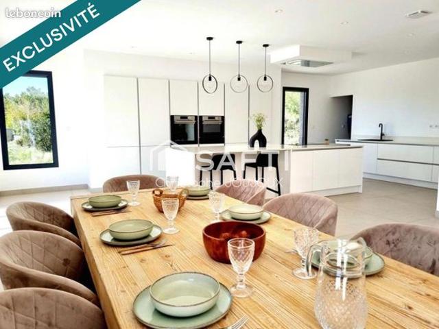 Villa 7 pièces 239 m²