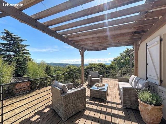 Villa 7 pièces 240 m²