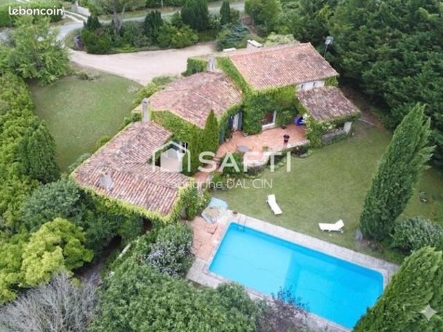 Villa 7 pièces 240 m²