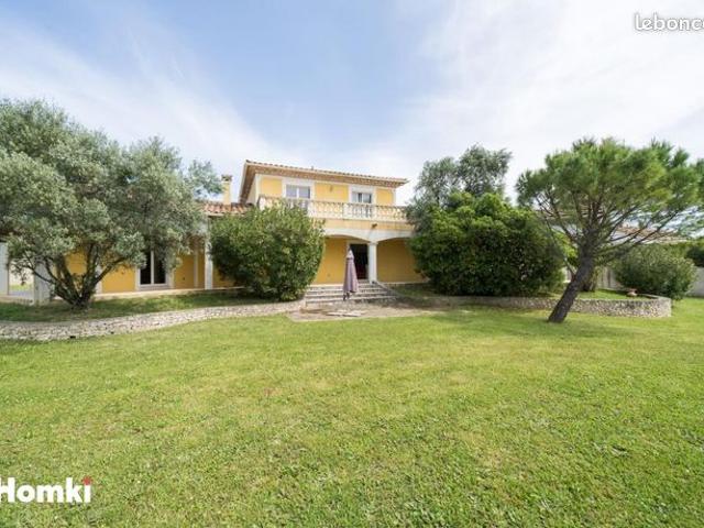 Villa 7 pièces 240 m²