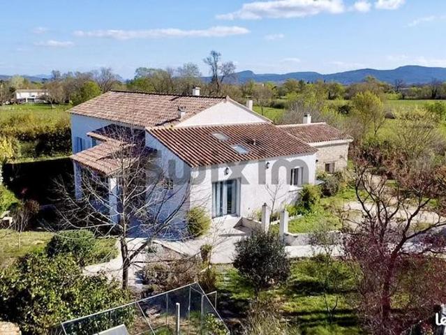 Villa 7 pièces 240 m²