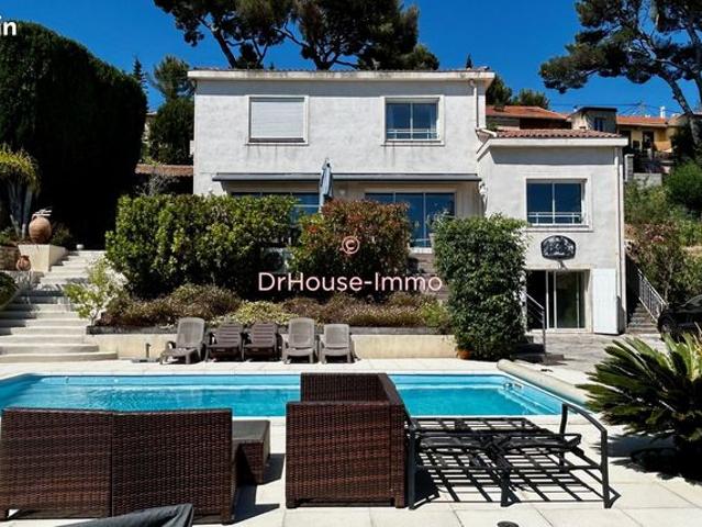 Villa 7 pièces 240 m²